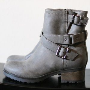 White Mountain Size 8 Gently Used Boots